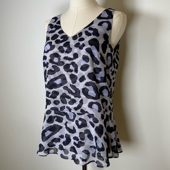 CAbi ‘Feline Flounce’ Leopard Print Purple Sleeveless Blouse Women’s Size XS - Picture 3 of 11